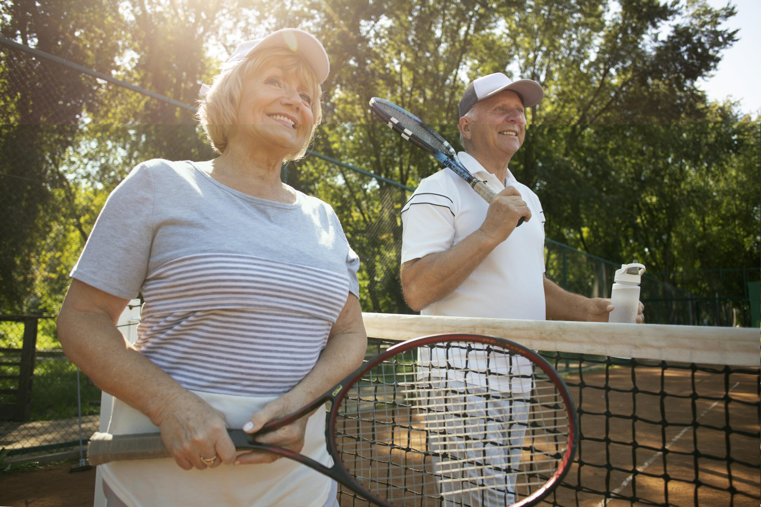 Пожилые люди с регулярными физическими нагрузками чувствуют себя счастливее